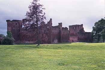 Facade of Bothwell Castle