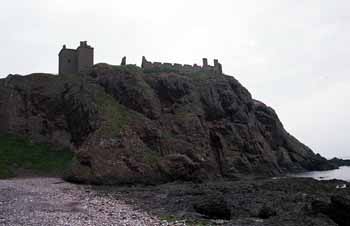 Dunnottar from the beachhead below