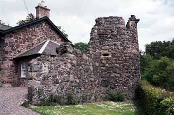 A ruined gatehouse or watchhouse